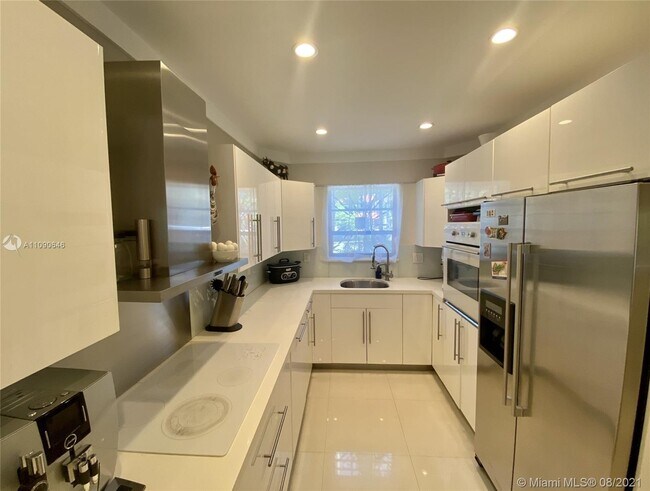 Foto del edificio - 1610 NE 105th St