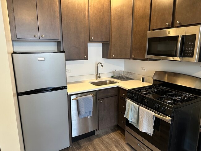 Building Photo - 2936 W Palmer St