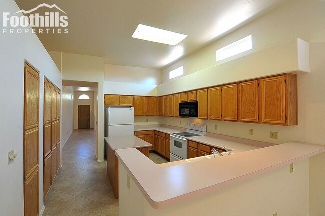 Building Photo - Gated Community in the Foothills