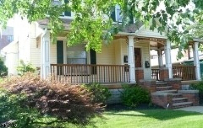 Building Photo - 44 Elm St