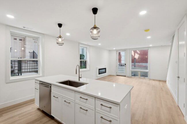 Building Photo - 2323 N Lister Ave