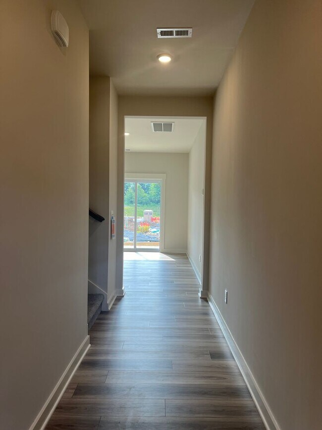 Foto del edificio - Brand New Construction in Nichols Place