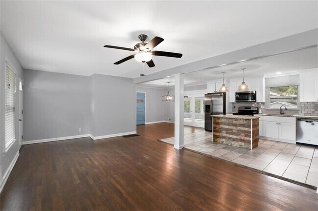 Foto del edificio - 2663 Forrest Rd