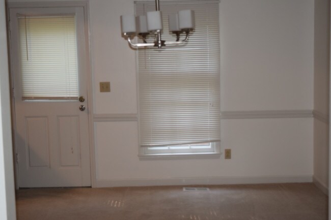 Building Photo - 418 Kingsley Dr