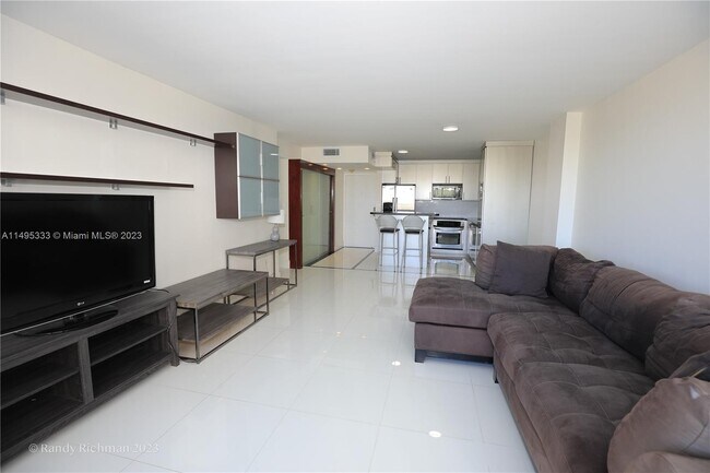Foto del edificio - 600 NE 36th St