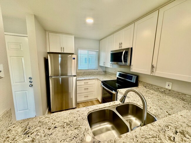 Building Photo - Beautifully Upgraded 2-Bedroom Condo in La...