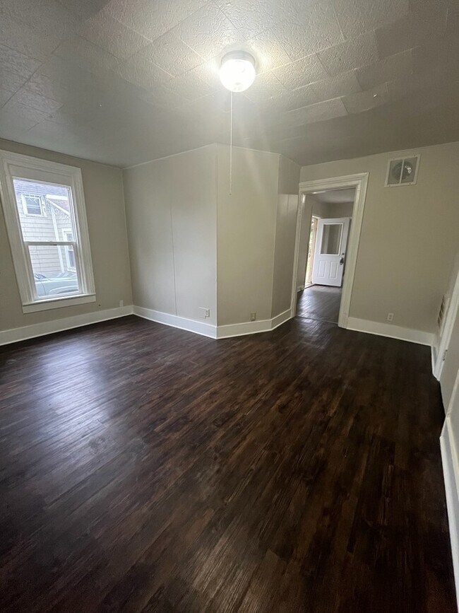 Foto del edificio - 305 E Grove St