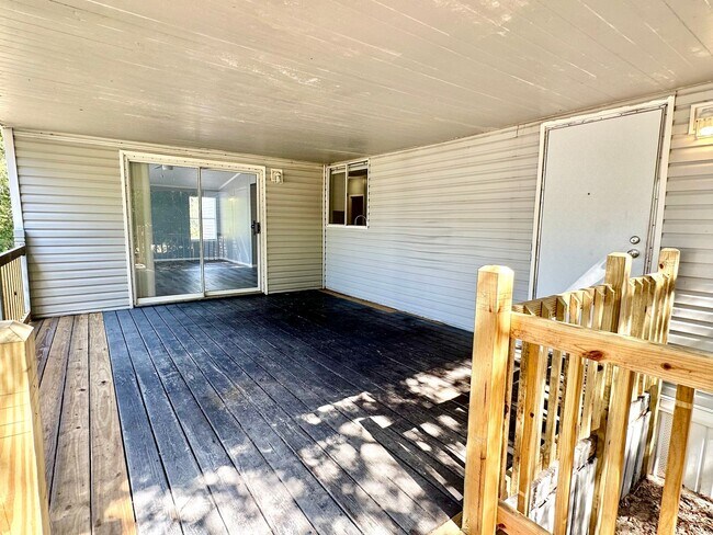 Foto del edificio - Privacy and Space in this 3/2 Home at the ...