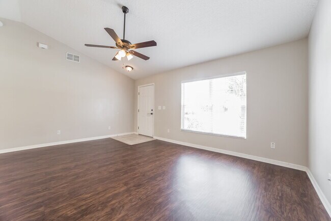 Building Photo - 427 Trade Wind Dr