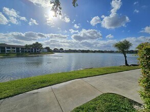 Building Photo - 210 Lake Pointe Dr