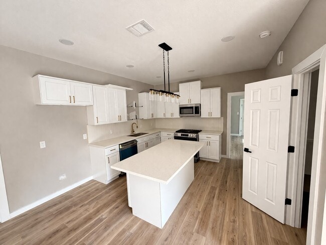 Building Photo - 1422 W Willis St