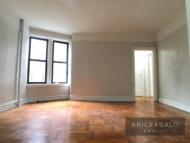 Building Photo - 11 Midwood St
