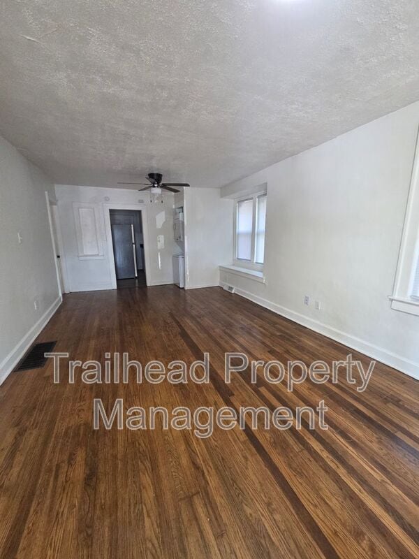 Building Photo - 1116 S Woodland Ave