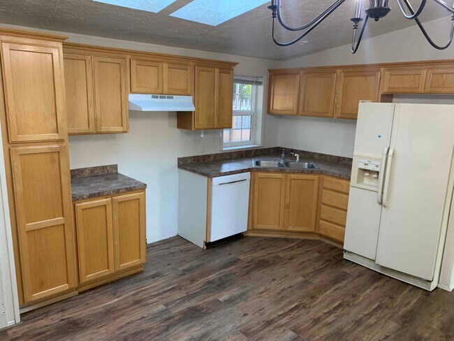 Foto del edificio - 1341 Rhoda Ln