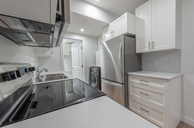 Building Photo - 1437 Cherniak Way SW