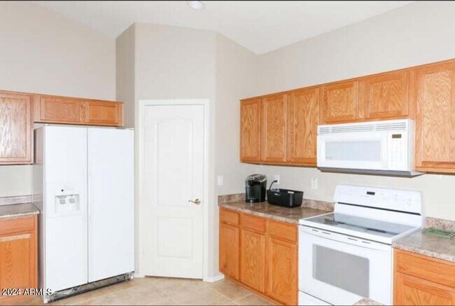 Foto del edificio - 3077 E Kingbird Pl