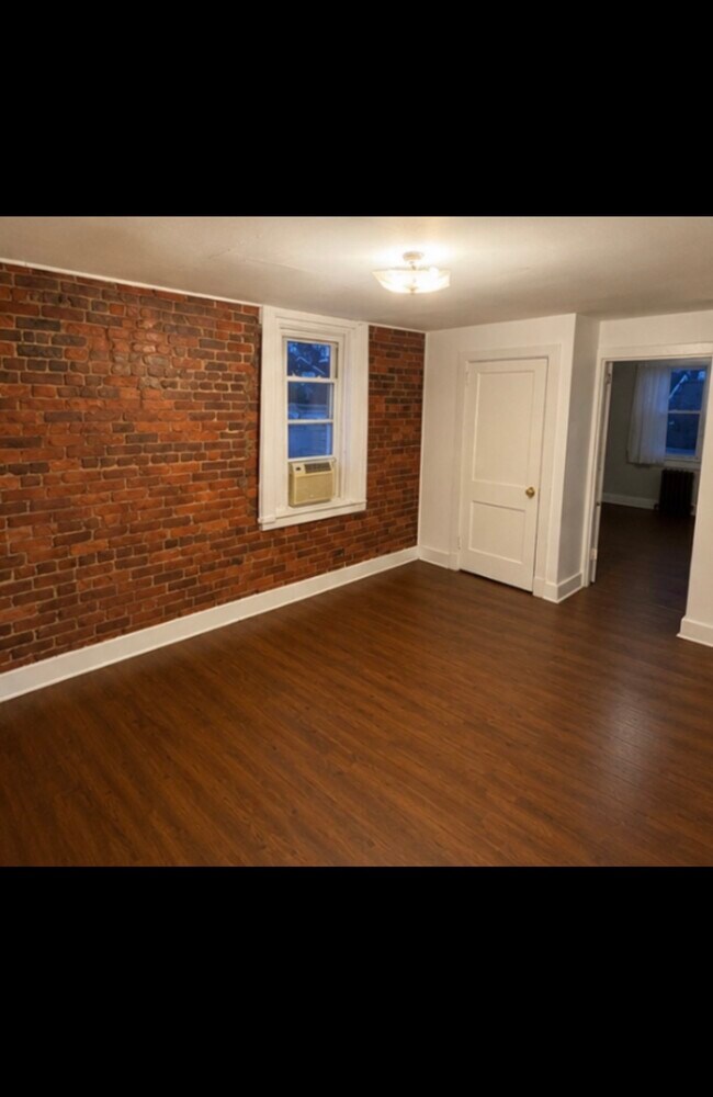 Building Photo - 223 42nd St