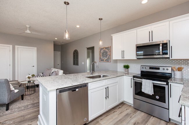 Building Photo - 3 br, 2 bath House - 1128 NE 19th St Benit...