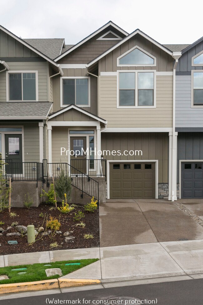 Building Photo - Stunning Craftsmanship In this Three Bedroom Townhome In Damascus!