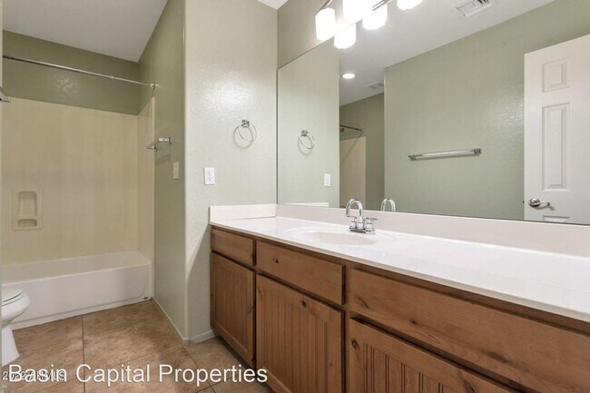 Building Photo - 3 br, 2.5 bath House - 506 E Utopia Rd