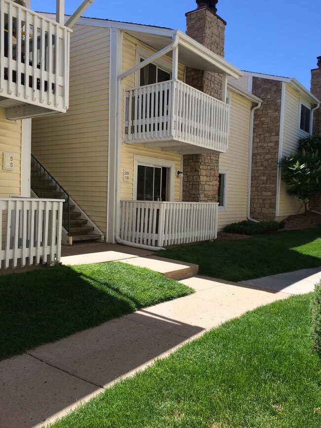 Foto del edificio - 8555 Fairmount Dr