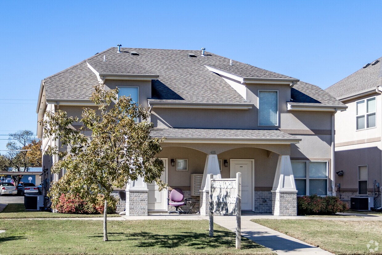 415 S Wyandotte Ave, Bartlesville, OK 74003 Apartments in Bartlesville, OK