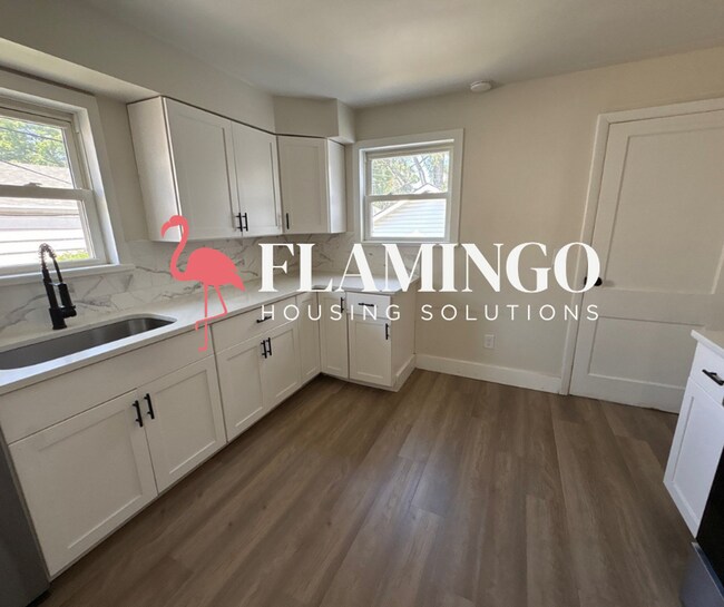 Foto del edificio - Remodeled 2 bedroom with off street parking and garage