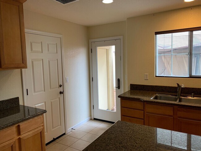 Foto del edificio - Beautiful home in a gated neighborhood!