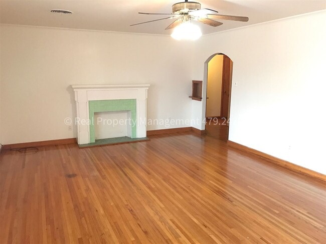 Building Photo - 1306 S 41st St