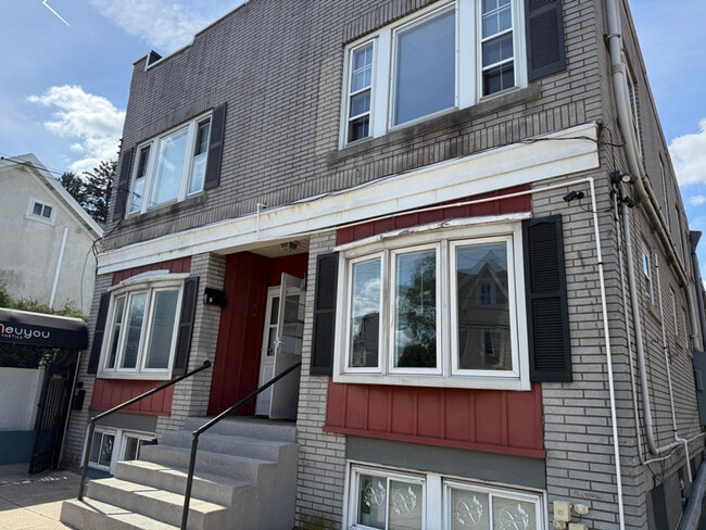 Building Photo - 778 3rd St