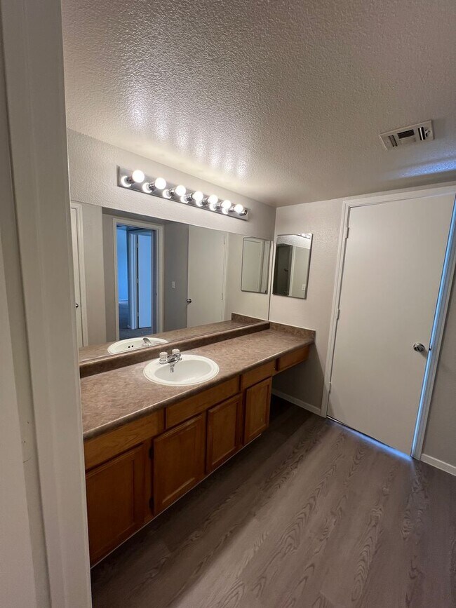 Building Photo - Tuscano Community 1 bedroom condo