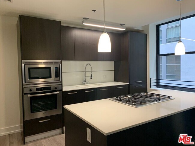 Foto del edificio - 727 W 7th St
