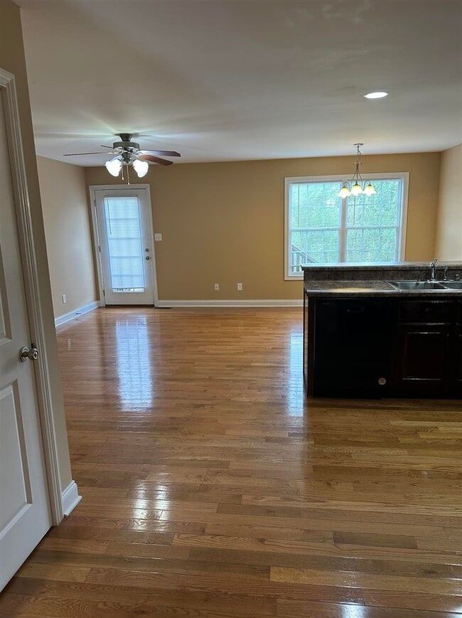 Building Photo - 226 Spg Crk Ave