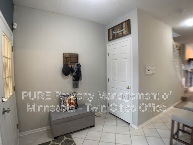 Building Photo - 2245 Creekside Ct