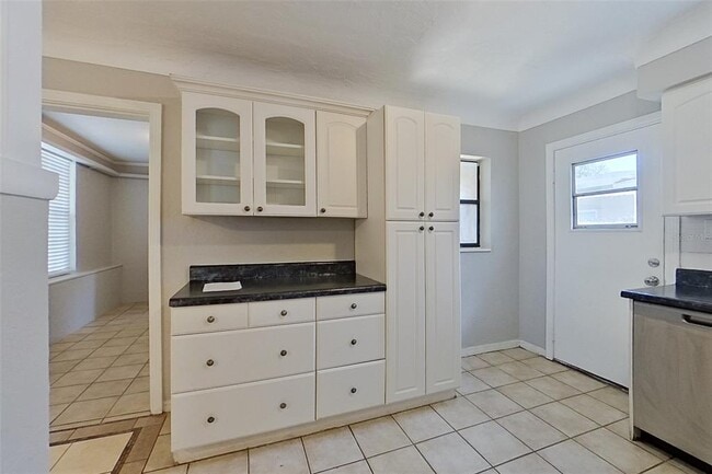 Building Photo - 5140 17th Ave N