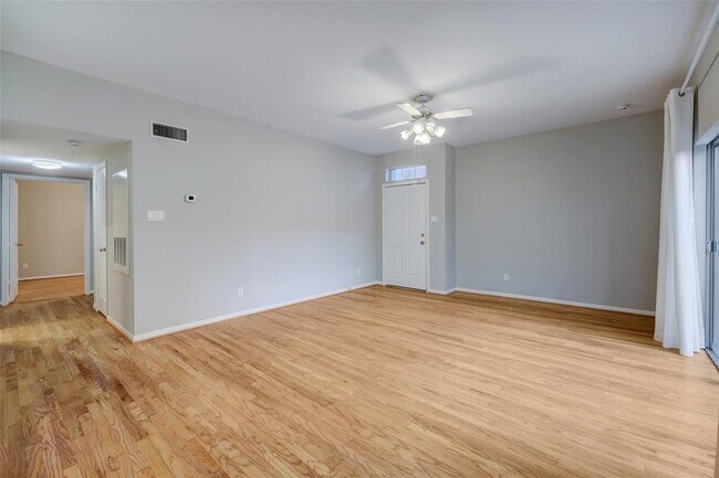 Foto del edificio - 4408 Yoakum Blvd