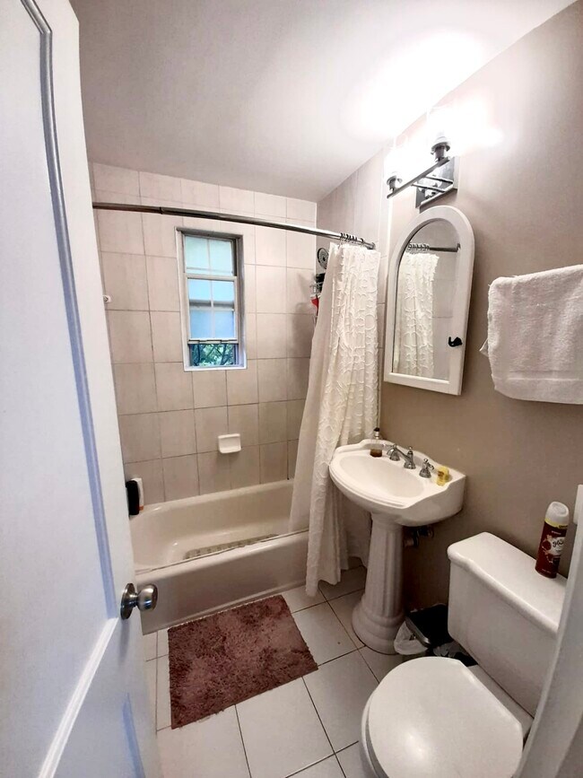 Foto del edificio - 1304 N Meade St