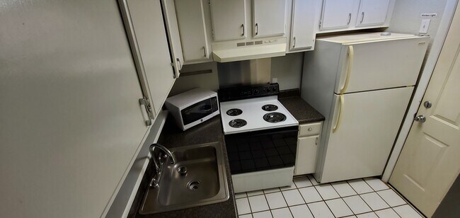 A new range is on the way and to be installed prior to move in! - 3938 N Quail Ln