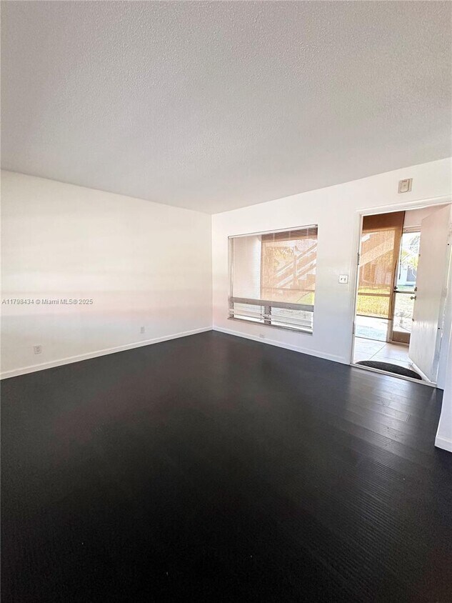 Foto principal - 1701 NW 46th Ave