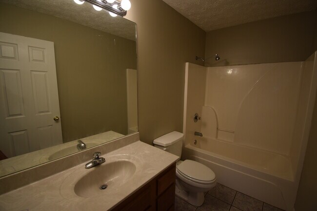 Building Photo - VIRTUAL SHOWINGS AVAILABLE - Great 3 Bedro...