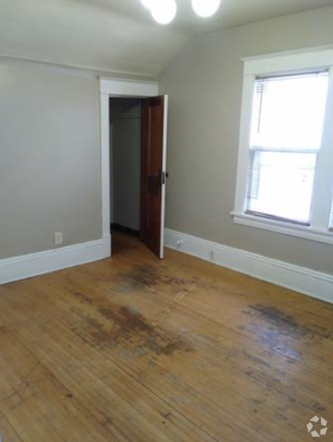 Building Photo - 1386 Edmund Ave