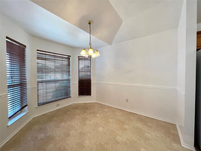 Building Photo - 1211 Saddle Dr