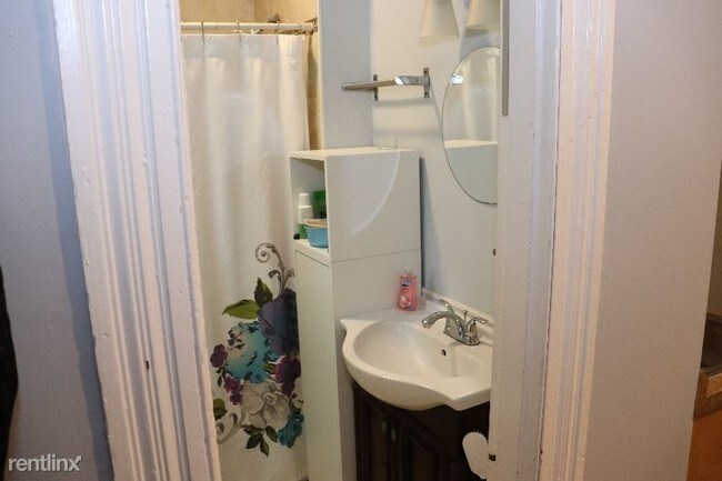 Foto del edificio - 2 br, 1 bath Apartment - 76 Humphrey Street