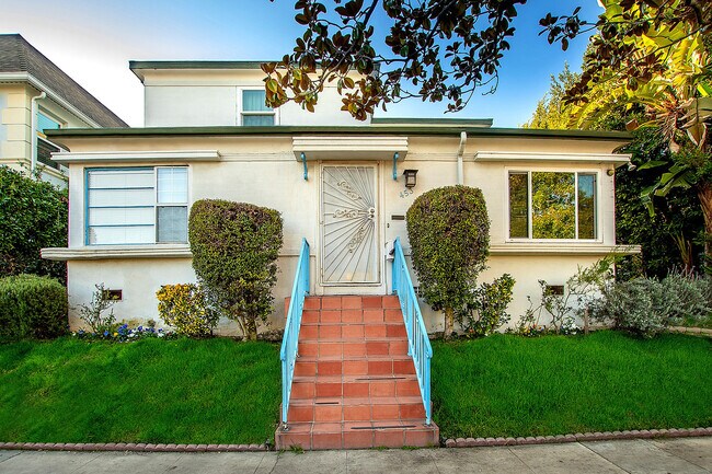 Foto del edificio - 453 S Doheny Dr