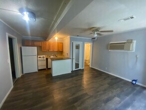 956 Commercial Ln