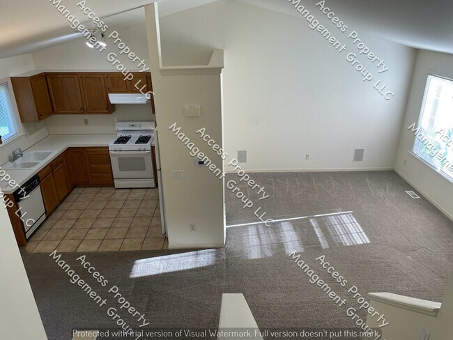 Building Photo - Spacious 4 Bedroom Forest Hills Home!