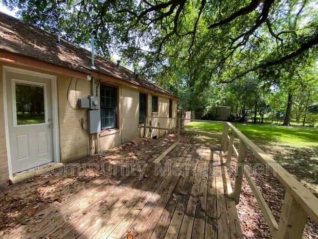 Foto del edificio - 1143 N Leighton Dr