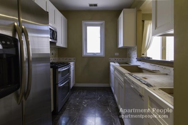 Building Photo - 2708 N Greenview Ave