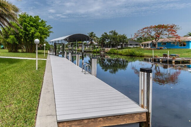 Foto del edificio - QUINTESSENTIAL EXECUTIVE HOME WITH SAILBOA...