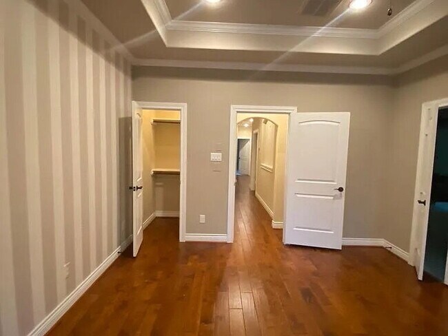 Foto del edificio - "Charming 4-Bed Oasis in Houston: Spacious 2,151 Sq Ft Home with Cozy Fireplace!"